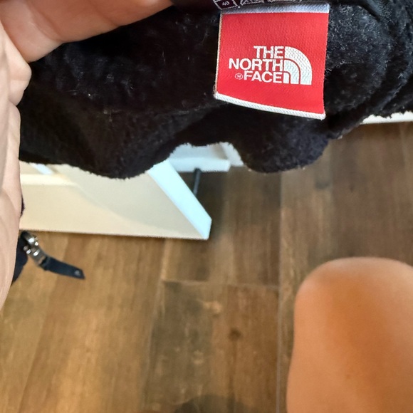 The North Face Classic Black Zip-Up Jacket - Picture 7 of 10